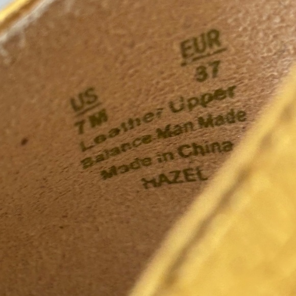 Designer Sam Edelman Gold Closed Toe High Heels - Picture 5 of 8